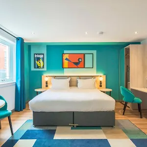 apt-holyrood.edinburghhotelsuk.org/